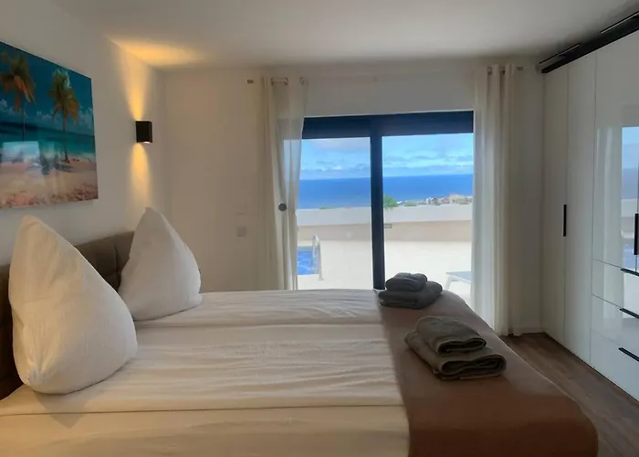 Chalet De Lujo Con Piscina Y Vistas Impresionantes Realejo Bajo